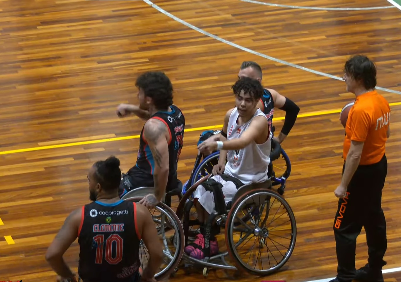 Le Volpi Rosse lottano, ma Reggio passa 70-62 al PalaValenti