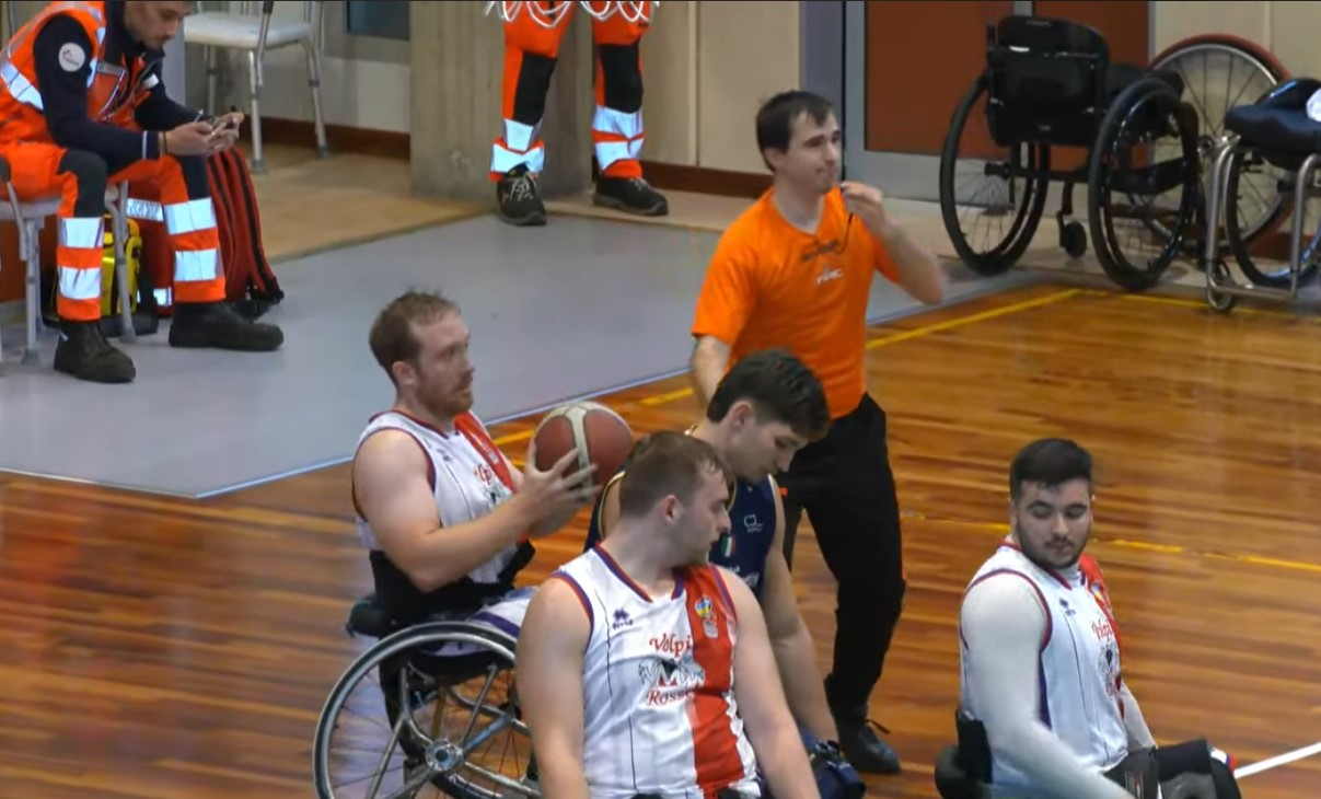 Menarini Volpi Rosse, Cantù passa al PalaValenti: 47-82 all’esordio